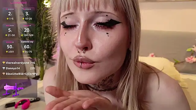 Chat +18 de MilkMeSoftly ao vivo