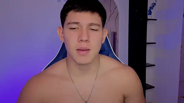 XXX chat uživo modela JamesCr_