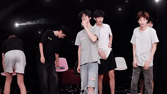แชท XXX สดของ Chenyong123