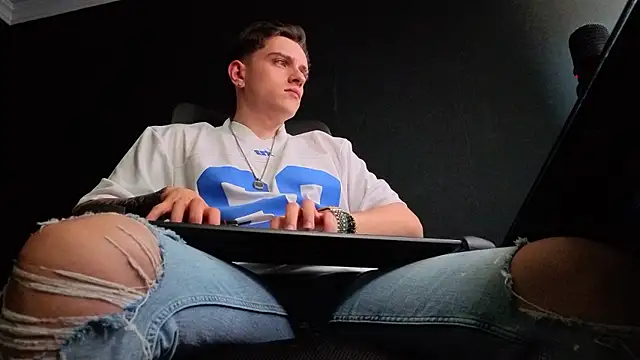 FelixStarkk Chat XXX in diretta