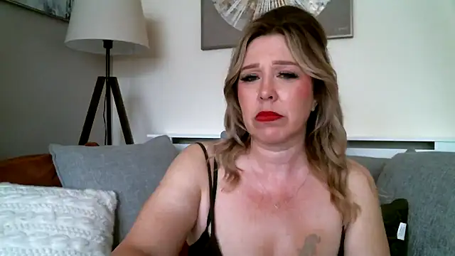 Chat +18 de MissHoneyPenny ao vivo