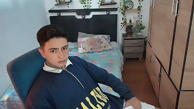 santii_ss Adl ı Modelin Web Kamerası Şovu