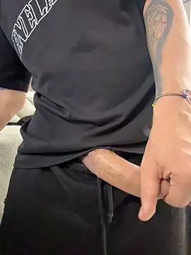 AlphaMasterXxx's Live XXX Chat