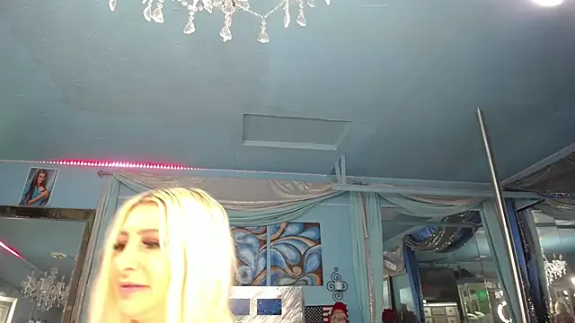 ADRIANNA_FOX Chat XXX in diretta