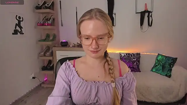 צ'אט XXX בשידור חי של NancyHottie