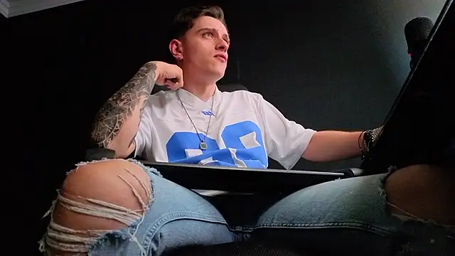 FelixStarkk Chat XXX in diretta