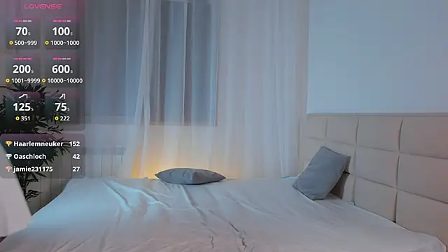 GoldenLenarz's Live XXX Chat