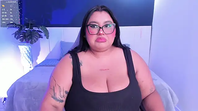 Czat XXX na żywo – tifanny_bigboobs11