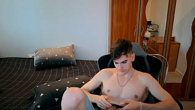 BradyFlint live XXX chat