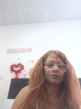XXX chat uživo modela BustyMilf_