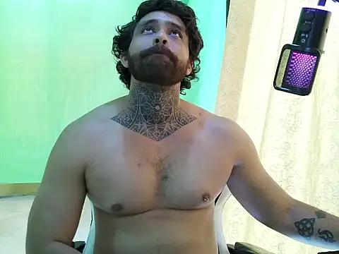 aronmiller404 Webcam Show