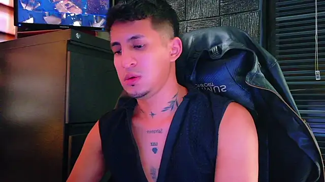 kenil_salvadorr's Webcam Show