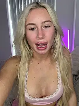 SexySaraxxoo's Webcam Show