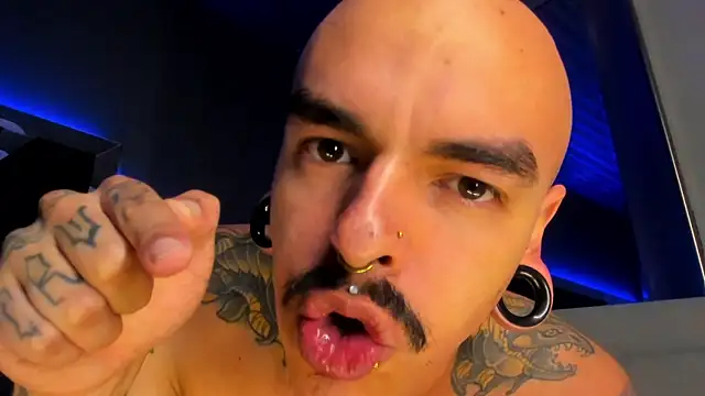 Show de kaletattoo na webcam
