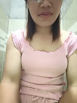 Thuy-top's Live XXX Chat