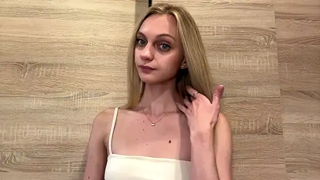 Lifeof_blonde Adlı Modelin Canlı XXX Sohbeti