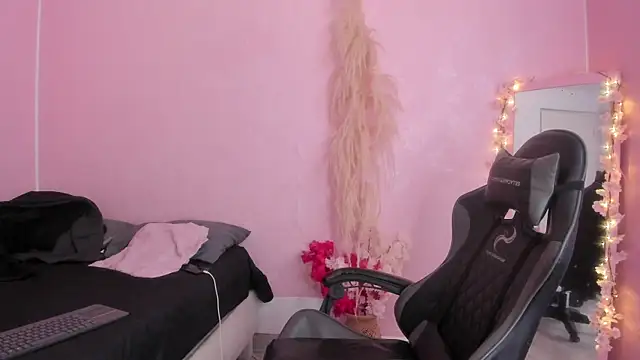 Emily_Roussee Live XXX-Chat