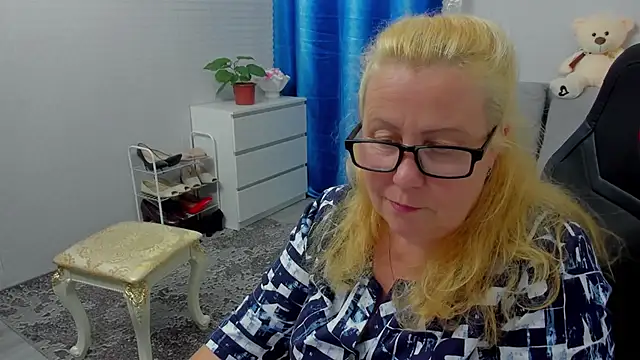 Frau_Marta live XXX chat