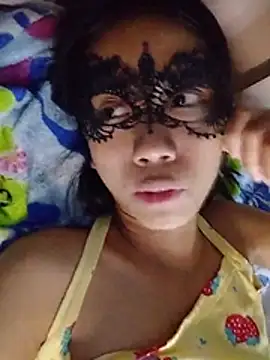 WetVirginPussy Show in webcam