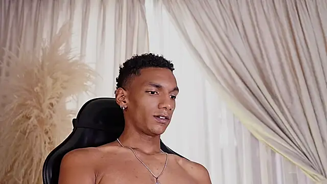 JulienSaint 现场XXX聊天
