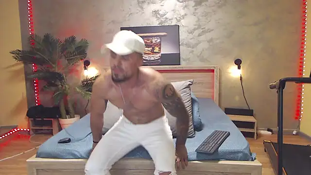 Tiberius_hunk élő XXX-chatje