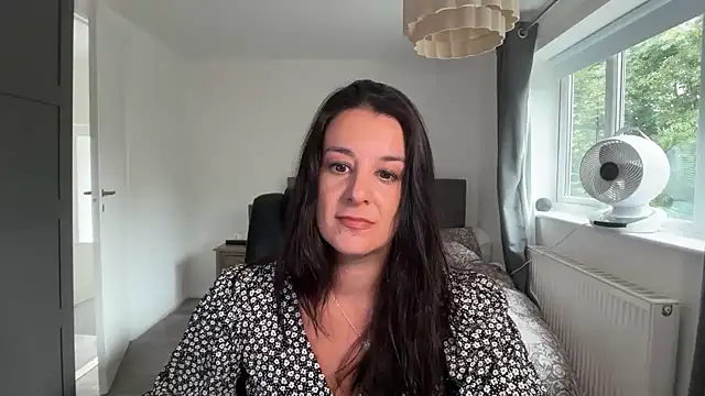 yourcassiexo: διαδικτυακό σόου στην κάμερα