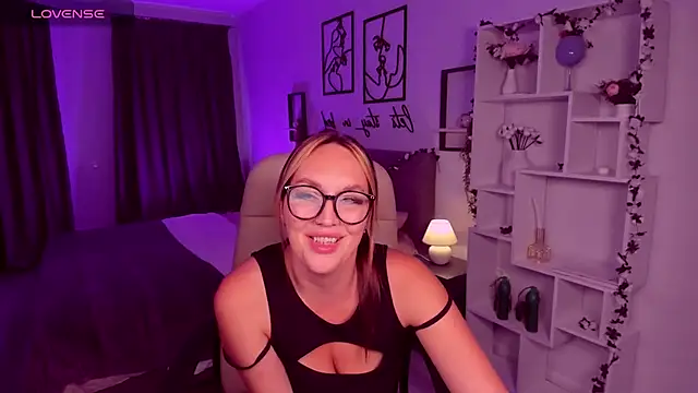 EvieMagical's Live XXX Chat