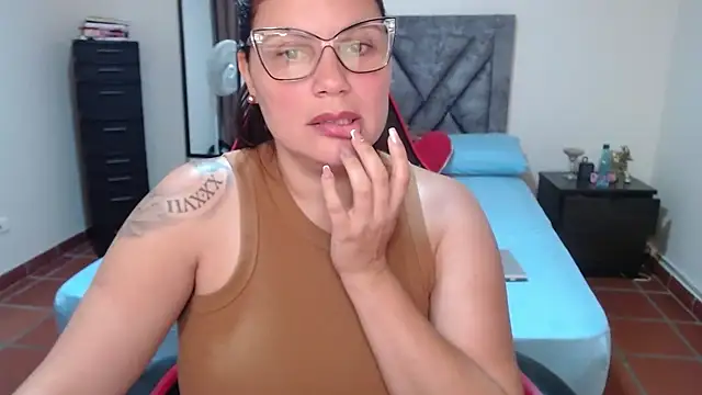 Secret_Bella: απευθείας συνομιλία ΧΧΧ