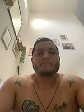 HOTB0Y18 Show Webcam
