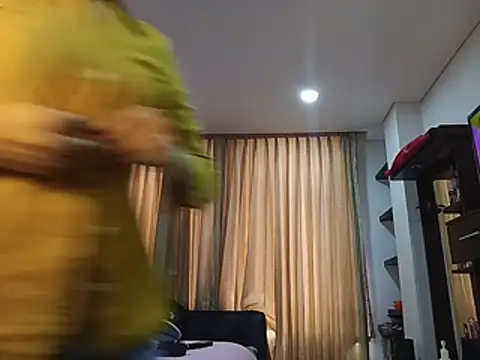 MiaIsabela_のライブXXXチャット