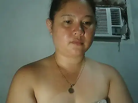 bitchychubby Adlı Modelin Canlı XXX Sohbeti