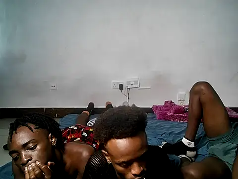 عرض كام threemanias