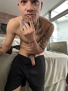 Chat +18 de AlphaMasterXxx ao vivo