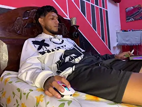 دردشة tanned_boy الجنسية المباشرة