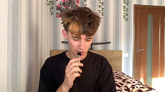 yoursexykun webcam show