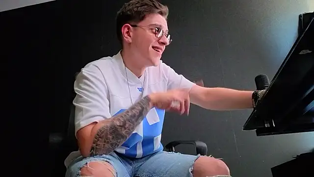 FelixStarkk Adlı Modelin Canlı XXX Sohbeti