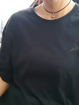 Aashikalaa Adlı Modelin Canlı XXX Sohbeti