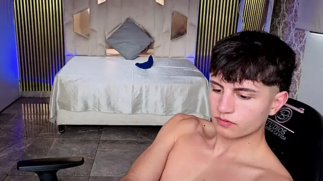 Kyler_tay élő XXX-chatje