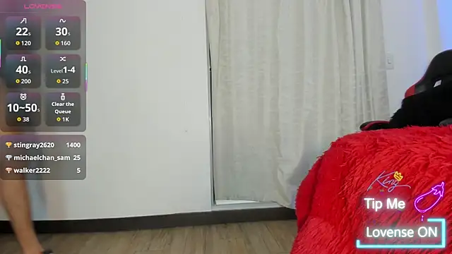 taurus_boy1 élő XXX-chatje