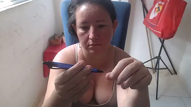 Chatroom XXX en direct de Yohis_Kiut25