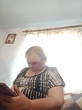 Elena_Beautiful784 élő XXX-chatje