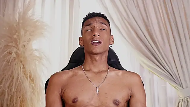 JulienSaint ওয়েবক্যাম শো