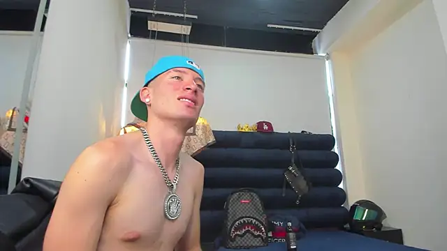 HunterHeat_ Pertunjukan Webcam