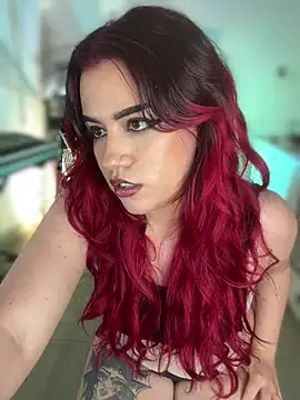 NikkiNix Adlı Modelin Canlı XXX Sohbeti