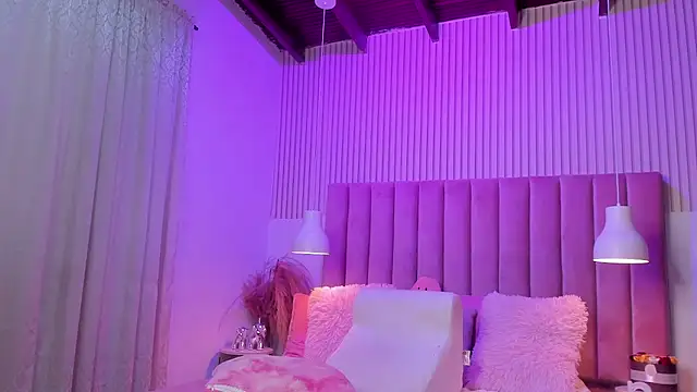 Show modela ScarlettDreamss7 na web-kameri