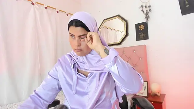 AishaAmin_ Adlı Modelin Canlı XXX Sohbeti