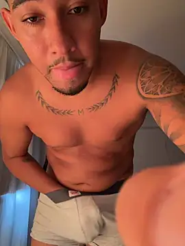 Show de 69morenitoxx na webcam