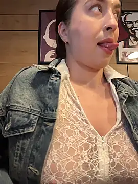 Holly_Play webcam show