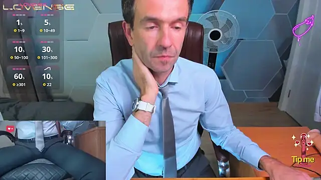 SteveTiger Adlı Modelin Canlı XXX Sohbeti