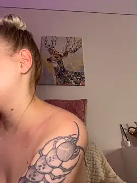HugeBoobsAlice XXX чат на живо